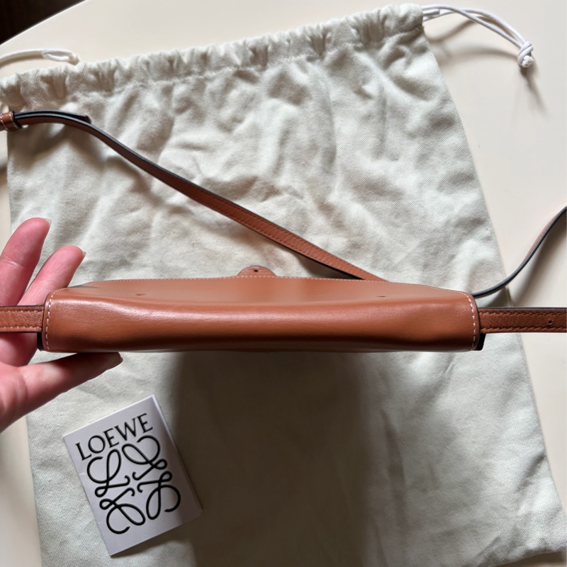 Loewe heel pounch small咖啡色肩背包-8