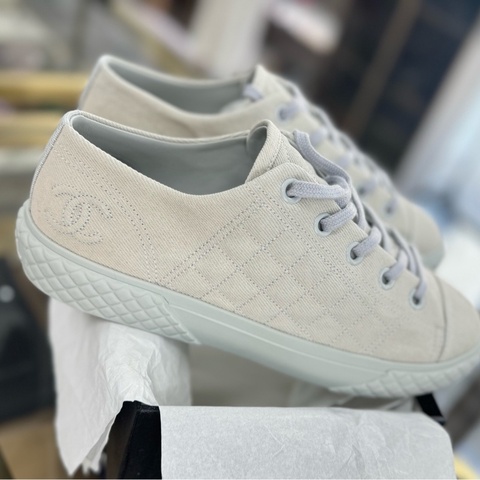 閒置新Chanel香奈兒 浮雕雙C餅乾鞋 女 白色板鞋 38 碼