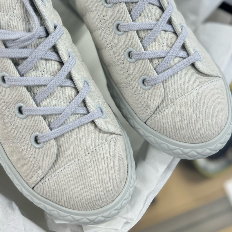 閒置新Chanel香奈兒 浮雕雙C餅乾鞋 女 白色板鞋 38 碼-3