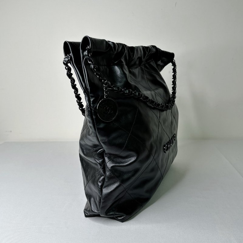 CHANEL 中款黑字22肩背包-4