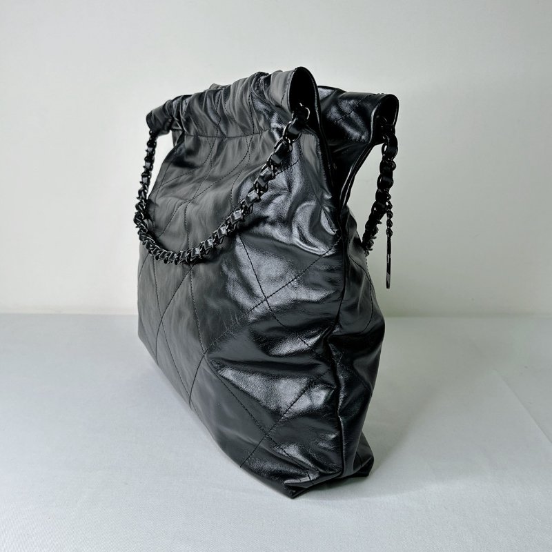 CHANEL 中款黑字22肩背包-5