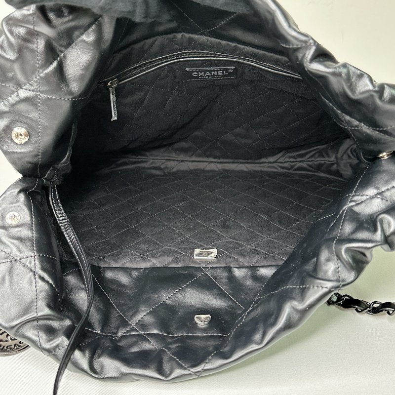 CHANEL 中款黑字22肩背包-7