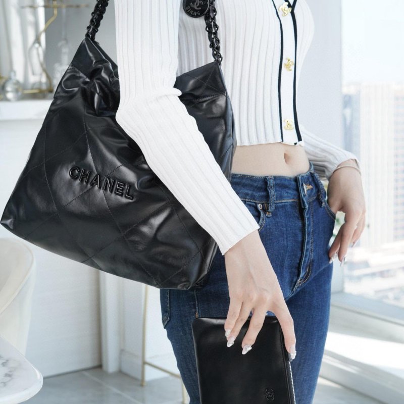 CHANEL 中款黑字22肩背包-0