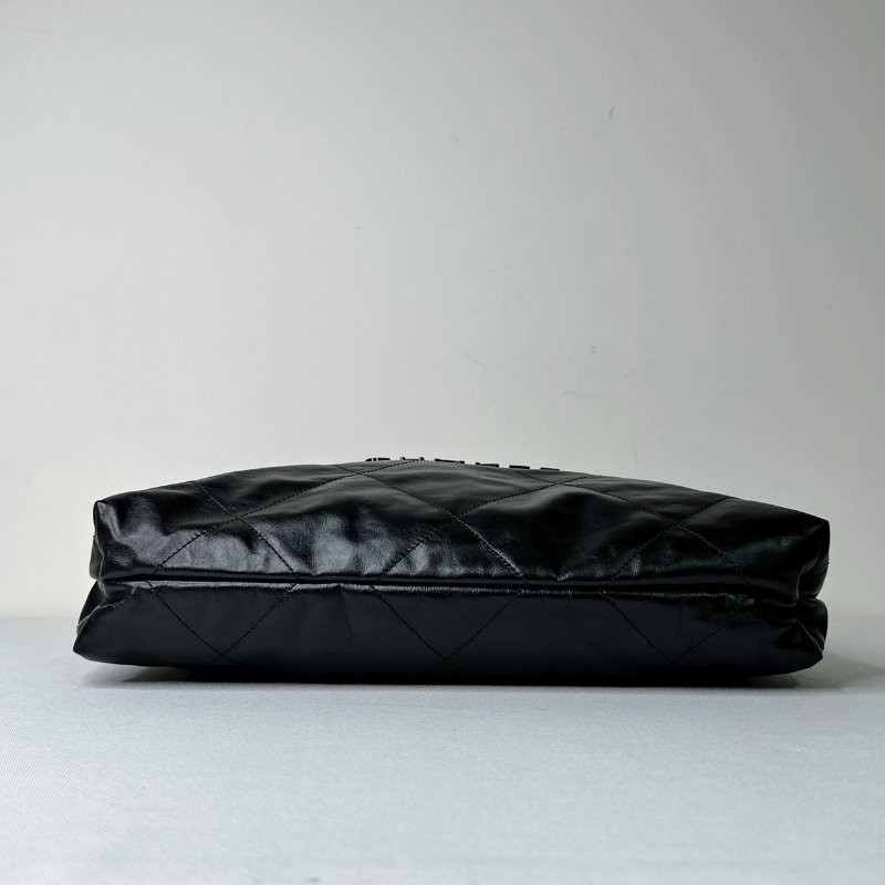 CHANEL 中款黑字22肩背包-10