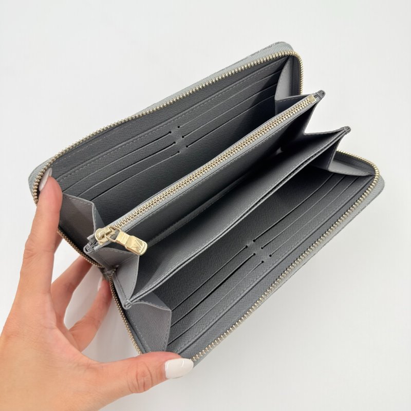 Louis Vuitton -灰藍色牛仔淡金釦Nautical拉鍊長夾-6