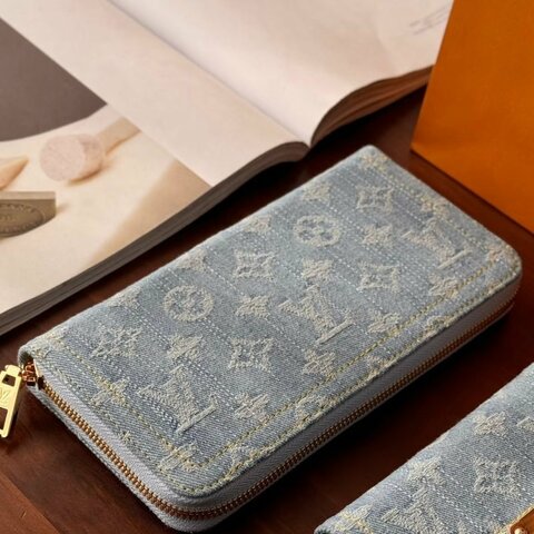 Louis Vuitton -灰藍色牛仔淡金釦Nautical拉鍊長夾
