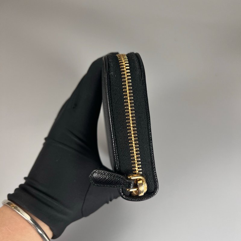 PRADA 1ML506 黑尼龍ㄇ拉長夾-2