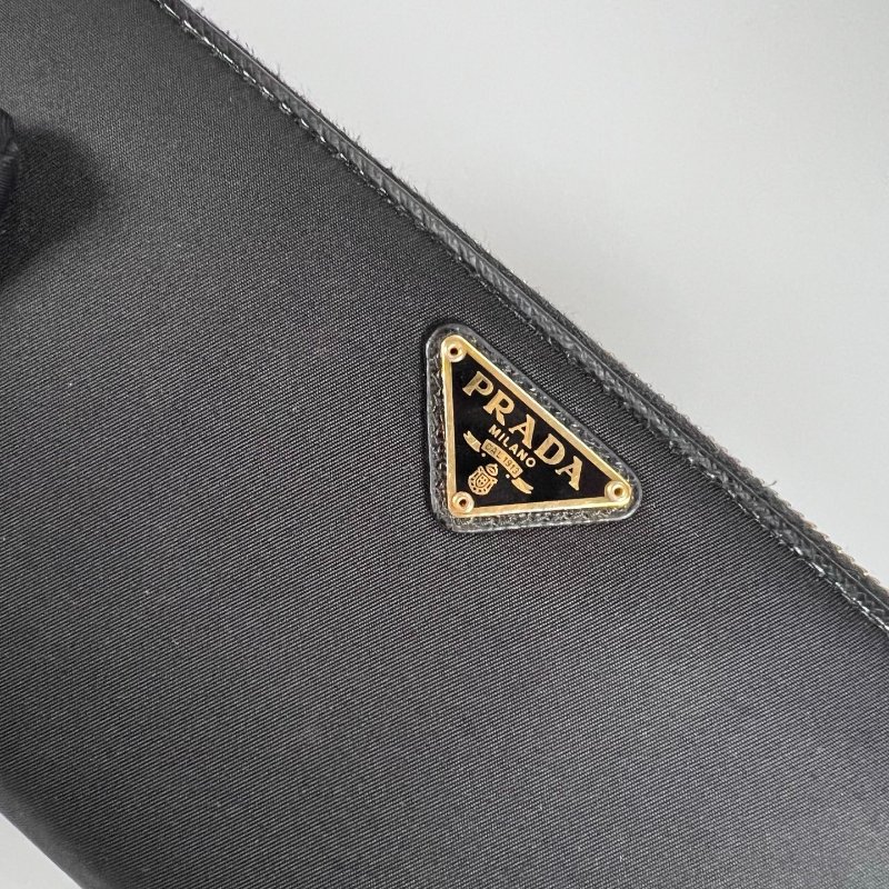 PRADA 1ML506 黑尼龍ㄇ拉長夾-9
