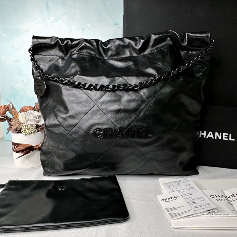 CHANEL 中號黑字22肩背包-0