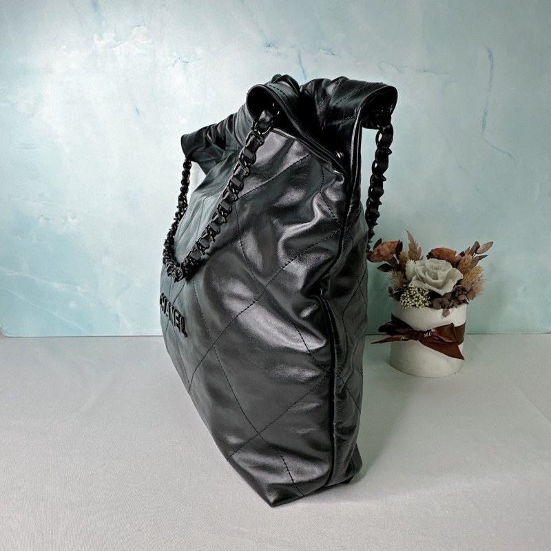 CHANEL 中號黑字22肩背包-2