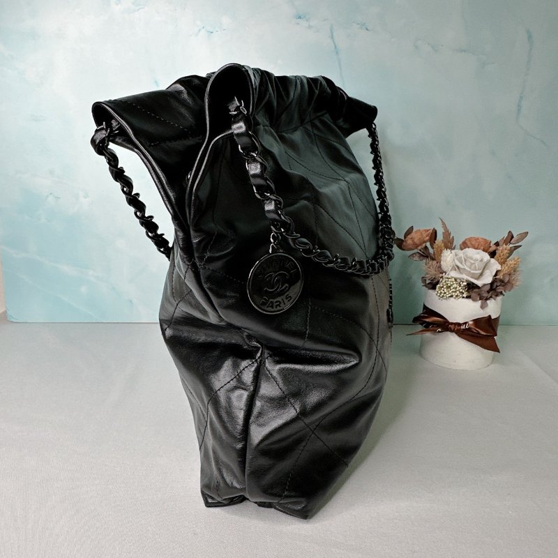 CHANEL 中號黑字22肩背包-3