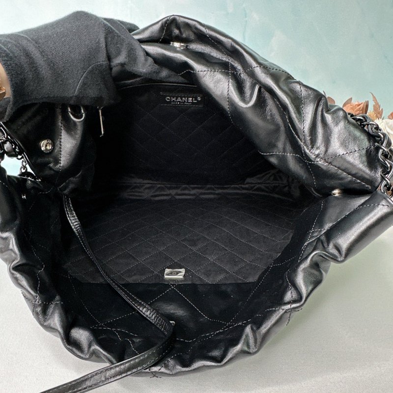 CHANEL 中號黑字22肩背包-4