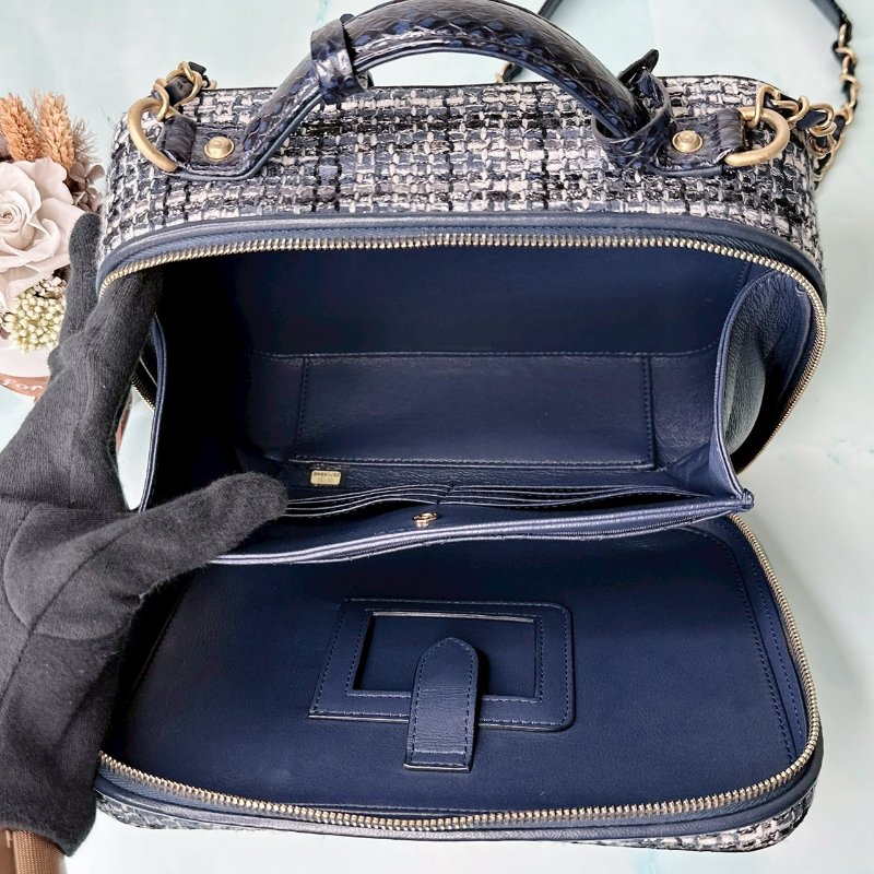 CHANEL 深藍毛呢鏈帶箱包-5