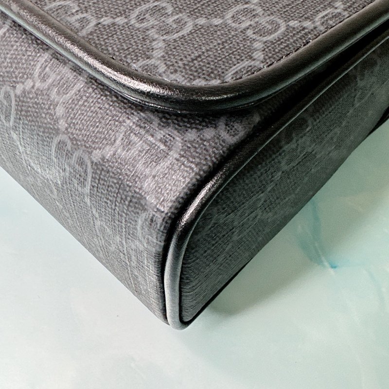 GUCCI 滿版老花掀蓋郵差包-8