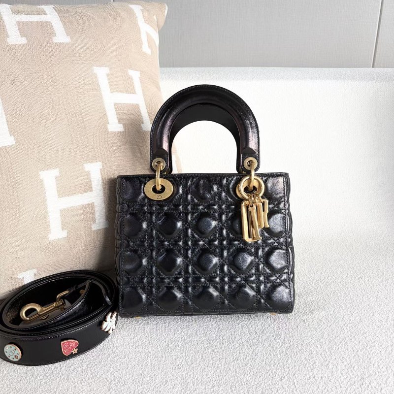 ️Dior lady四格黛妃包 黑色 金扣20*17*8 99新配件徽章肩帶塵袋-0