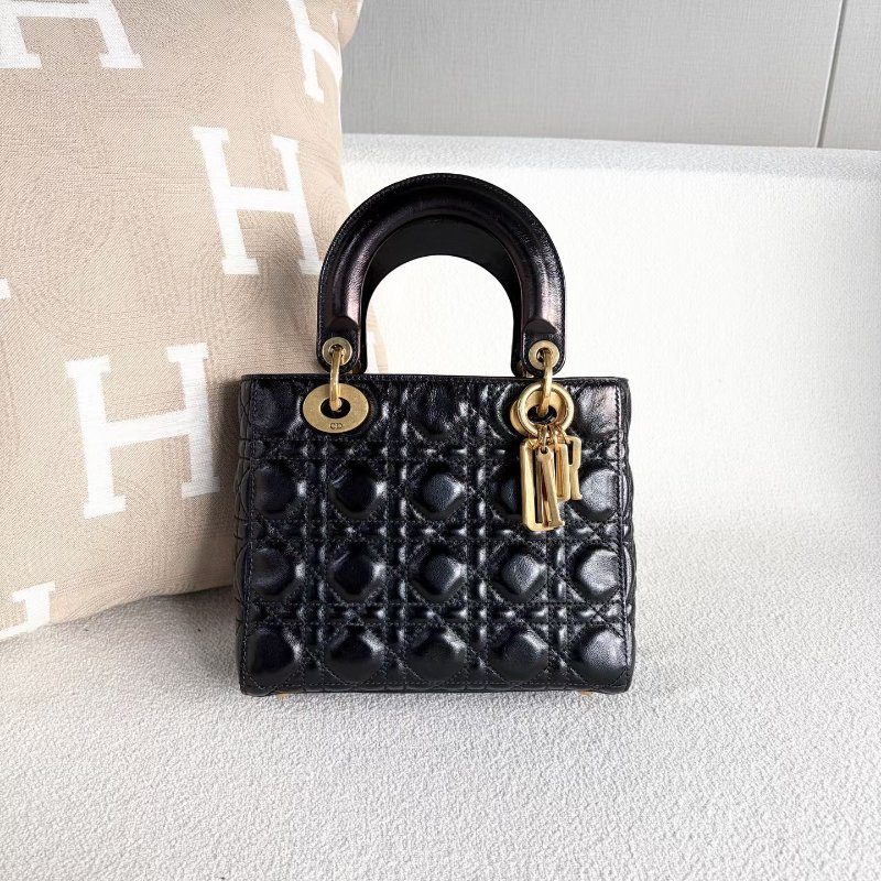 ️Dior lady四格黛妃包 黑色 金扣20*17*8  99新配件徽章肩帶塵袋-1