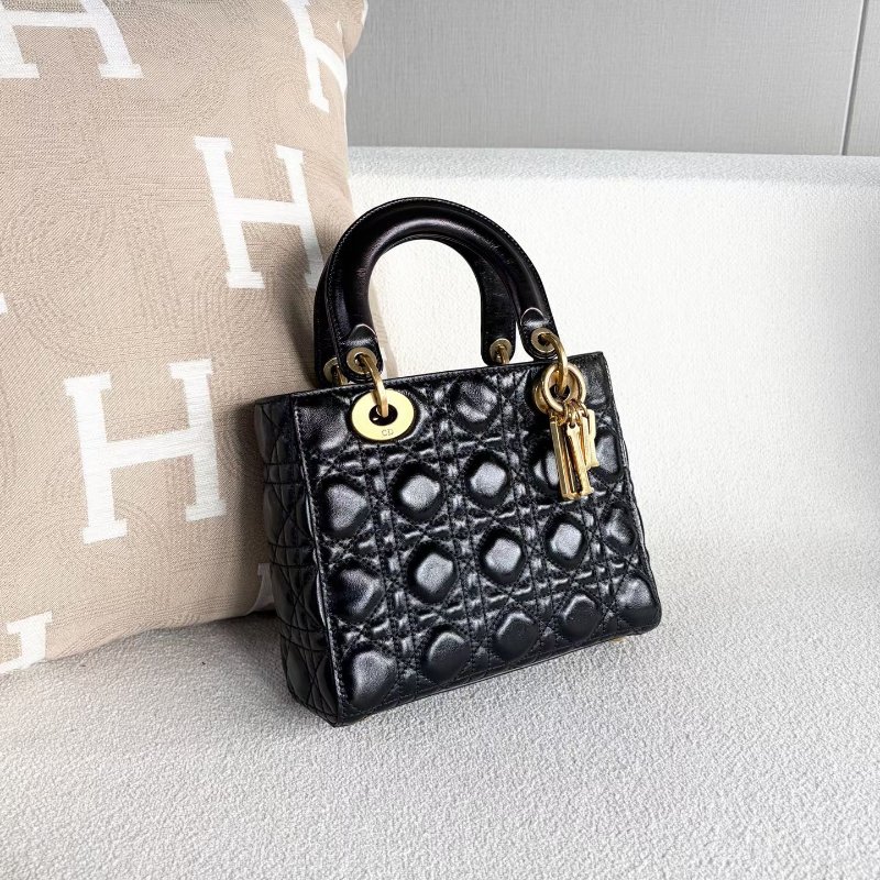 ️Dior lady四格黛妃包 黑色 金扣20*17*8  99新配件徽章肩帶塵袋-2