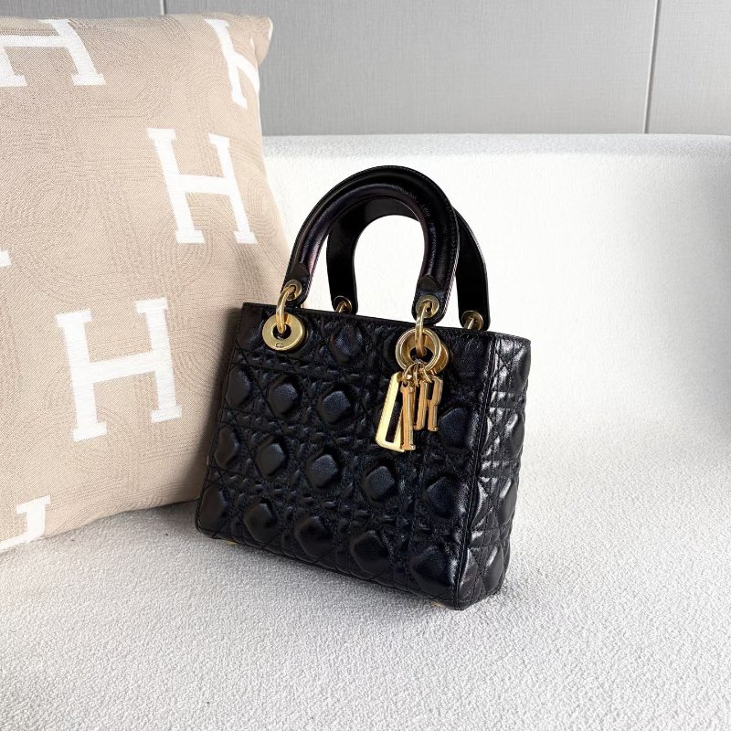 ️Dior lady四格黛妃包 黑色 金扣20*17*8  99新配件徽章肩帶塵袋-3