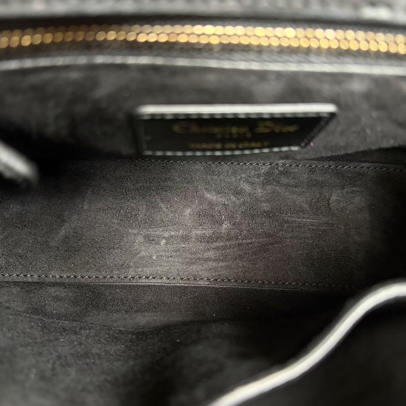 ️Dior lady四格黛妃包 黑色 金扣20*17*8  99新配件徽章肩帶塵袋-6