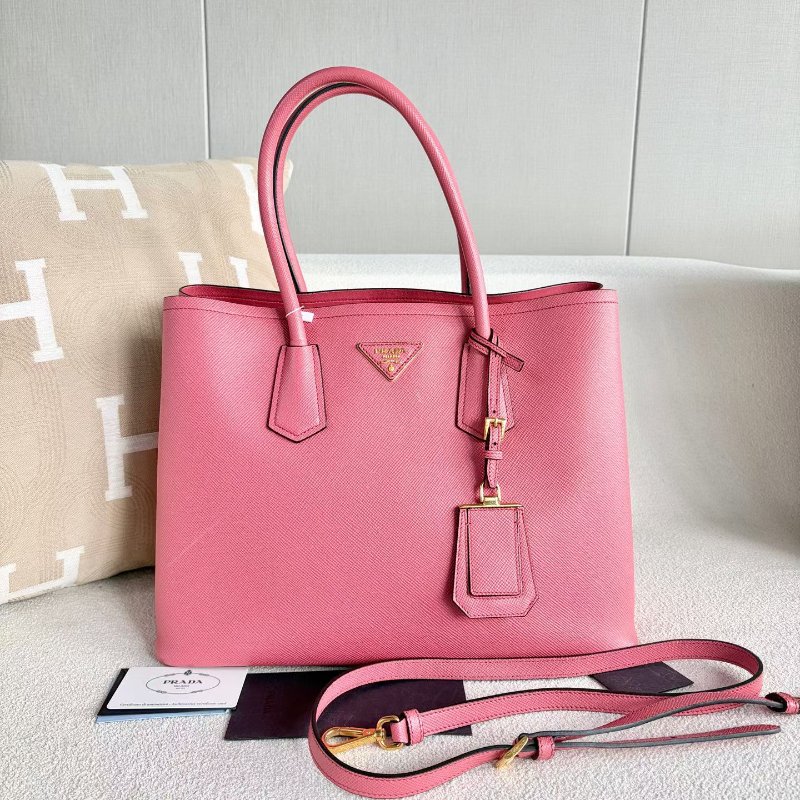 Prada Saffiano殺手包  粉色 金扣36*27*18 99新配件塵袋 保卡 肩帶 說明書-1
