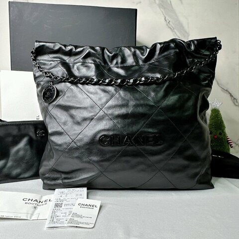 CHANEL 中款黑字22包