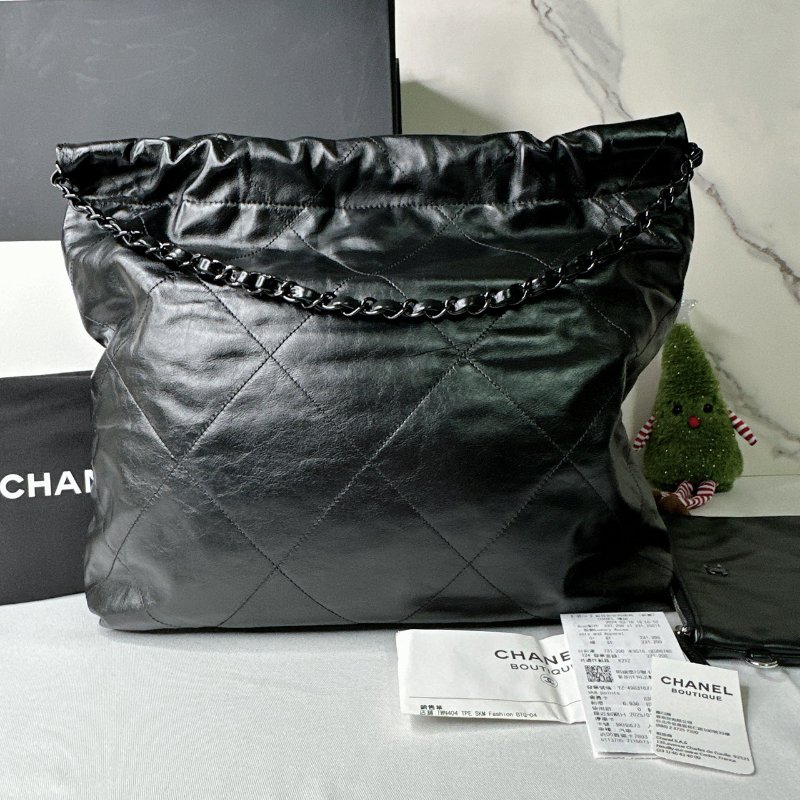 CHANEL 中款黑字22包-1