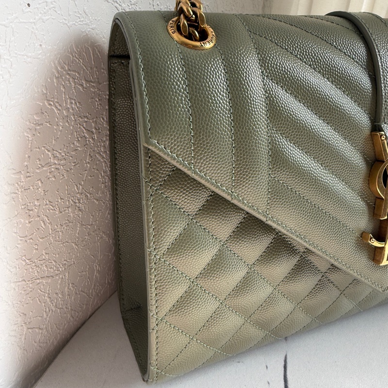 YsL 美美的綠色魚子醬斜背包-1