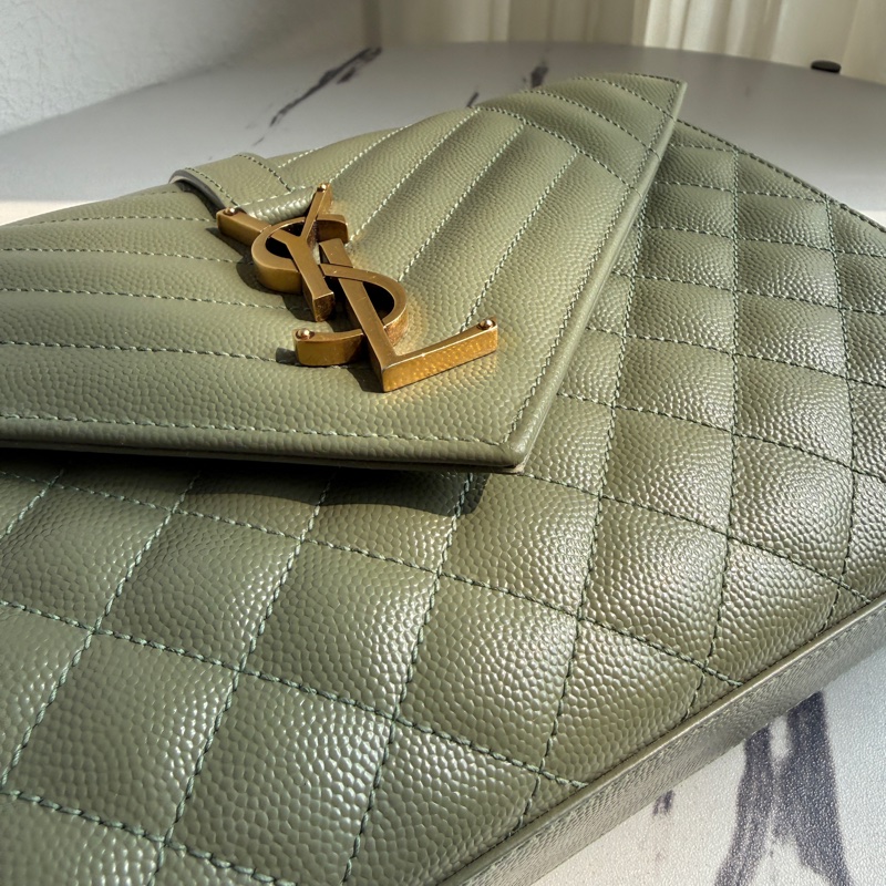 YsL 美美的綠色魚子醬斜背包-13