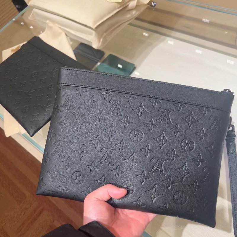 LV Pochette To-Go手拿包  芯片款 黑色 磨砂黑扣 29*21 99新配件塵袋-0