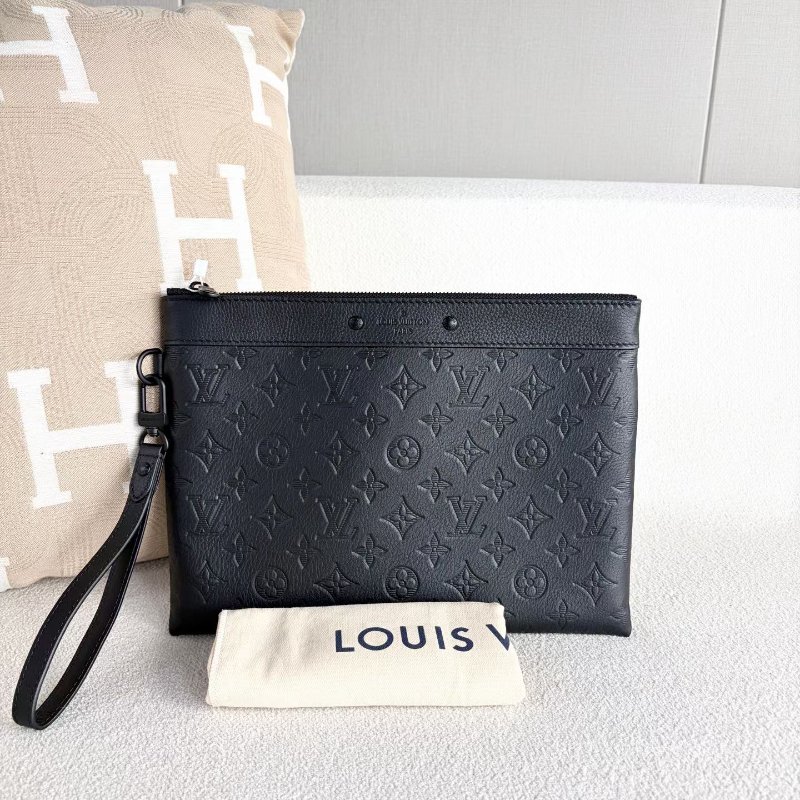 LV Pochette To-Go手拿包  芯片款 黑色 磨砂黑扣 29*21 99新配件塵袋-1