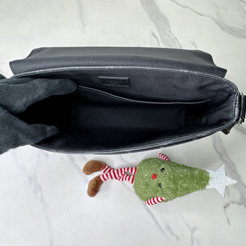 LV 全新District郵差包-5