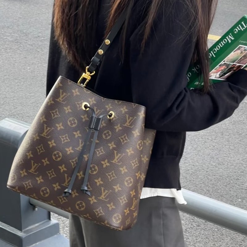 LV老花拚黑色內裡MM束口水桶包M44020-0