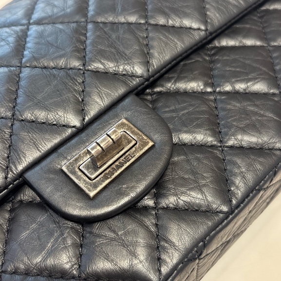 CHANEL黑全皮復古銀扣2.55 包28cm-11