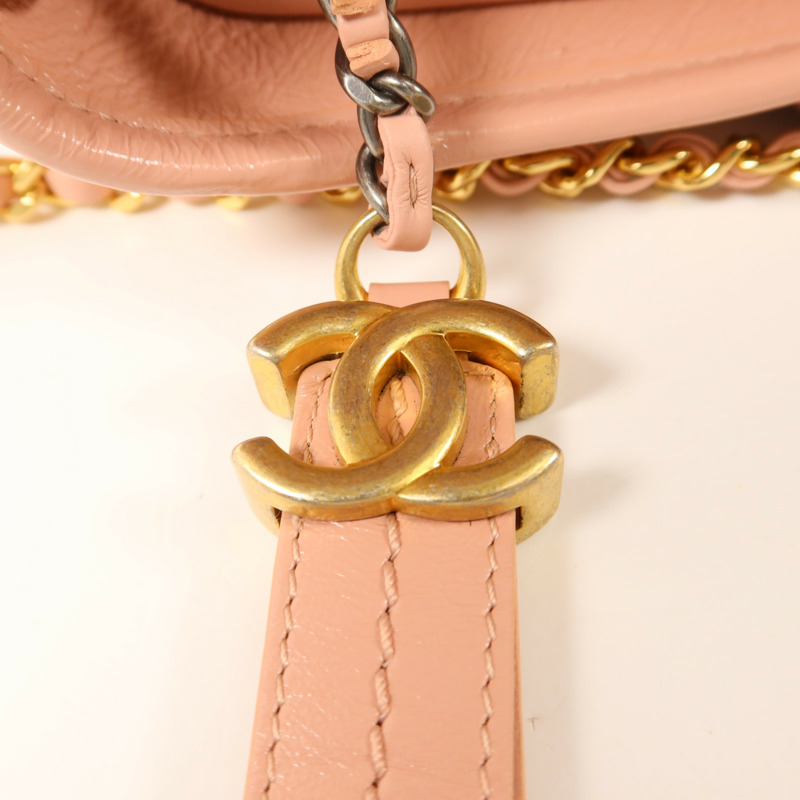 CHANEL 牛皮皮革Gabrielle Medium鏈帶肩背袋-9