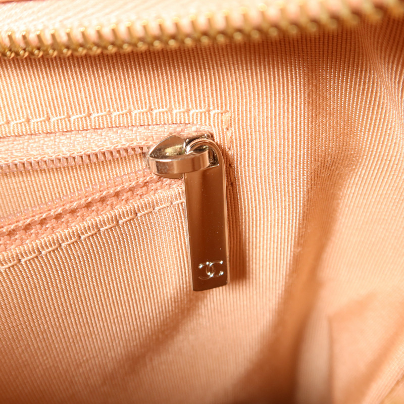 CHANEL 牛皮皮革Gabrielle Medium鏈帶肩背袋-10