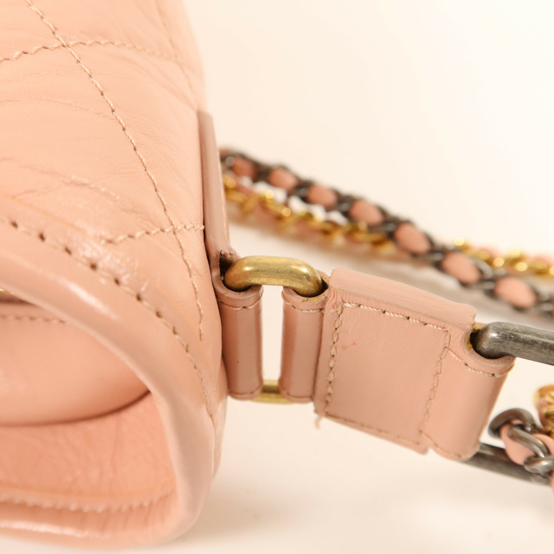 CHANEL 牛皮皮革Gabrielle Medium鏈帶肩背袋-12