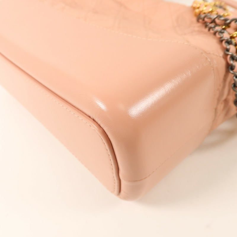 CHANEL 牛皮皮革Gabrielle Medium鏈帶肩背袋-13