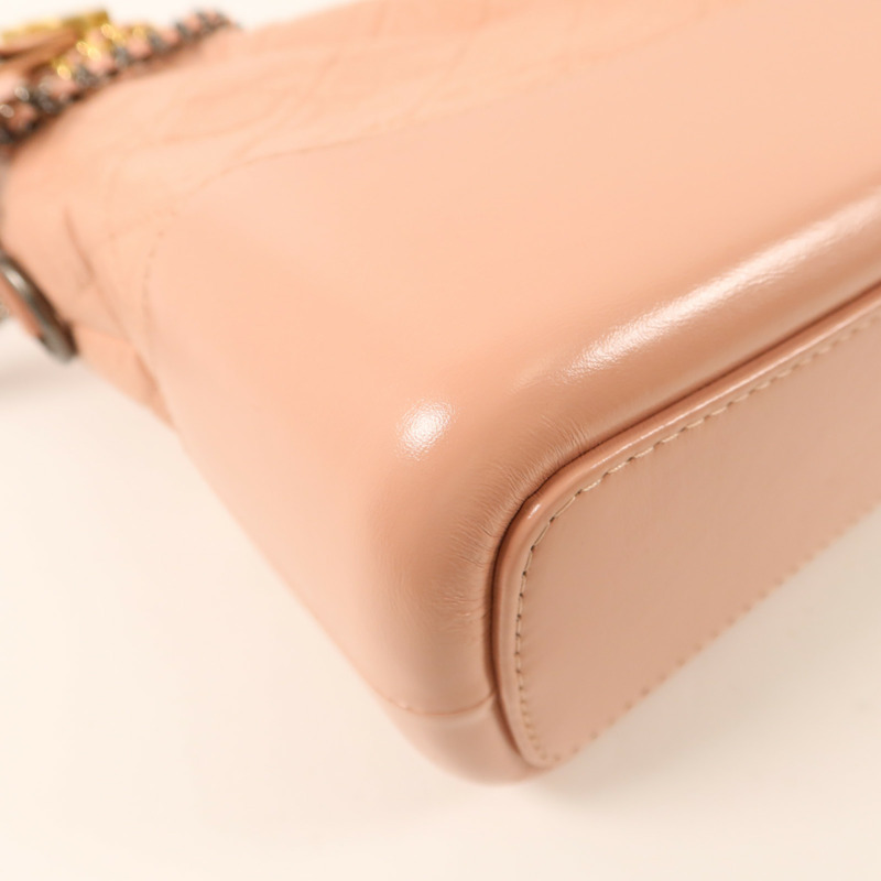 CHANEL 牛皮皮革Gabrielle Medium鏈帶肩背袋-14