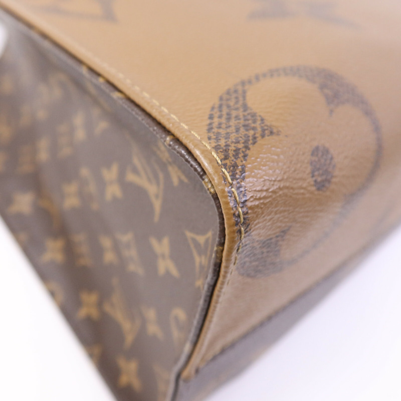 LOUIS VUITTON Monogram Giant On The Go MM金扣手挽肩背兩用袋-11
