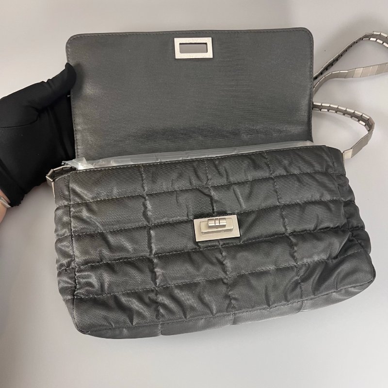 CHANEL 2.55尼龍蛇鍊米蘭背帶 尼龍灰 保卡款5開-4