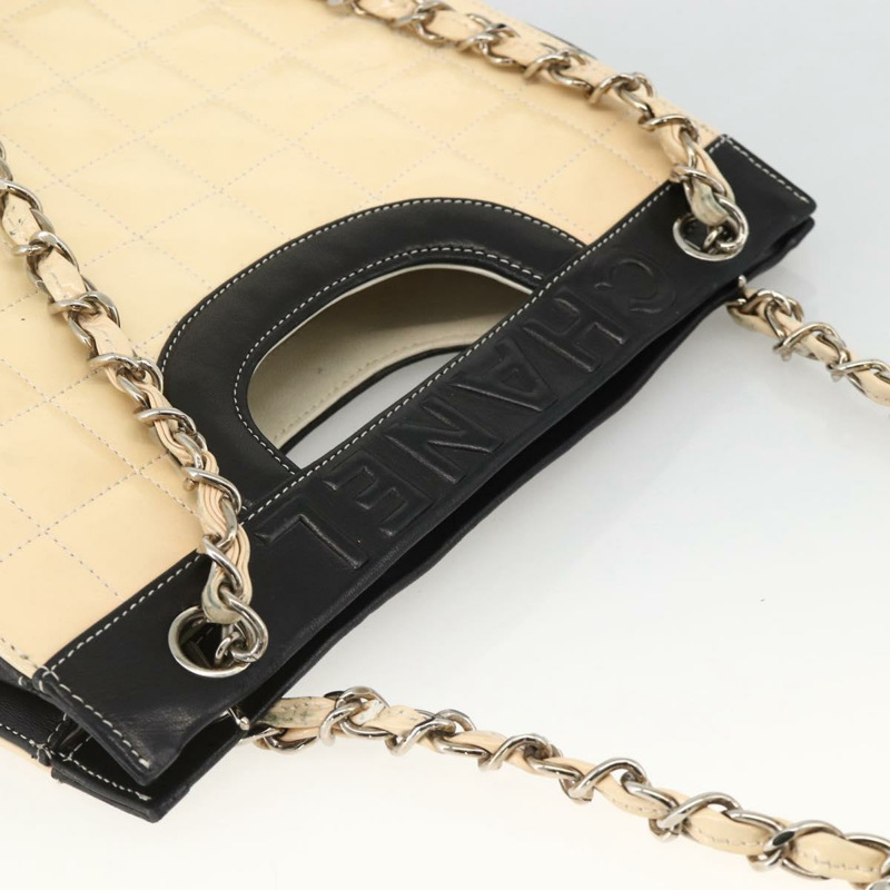 【日本直送】香奈兒 Choco Bar 鏈條肩背包 漆皮 米色 銀色 CC 標誌 正品 BA11764A-5