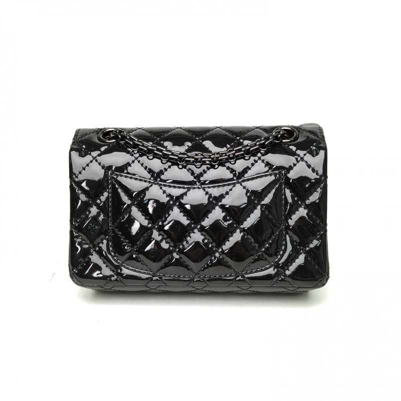 CHANEL 2.55口蓋包迷你黑色漆皮晶片開黑扣肩背包-2