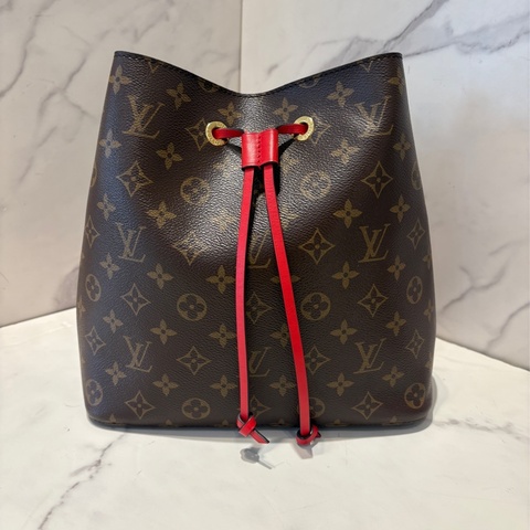 LV紅水桶包