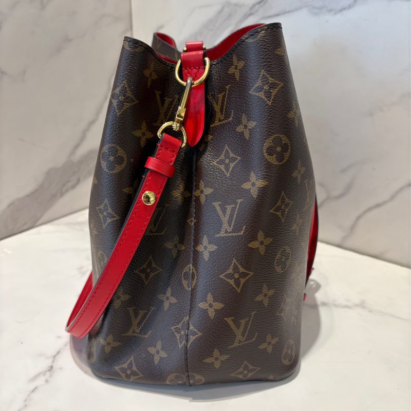 LV紅水桶包-3