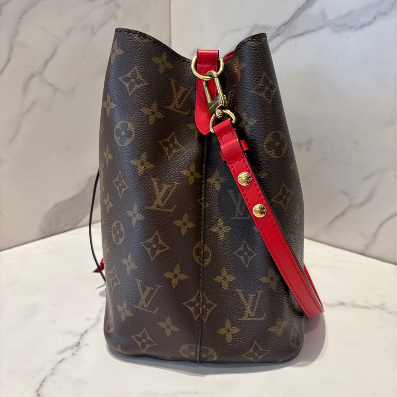 LV紅水桶包-4
