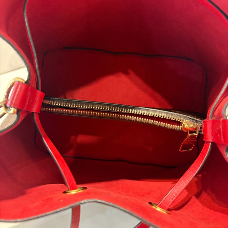 LV紅水桶包-8