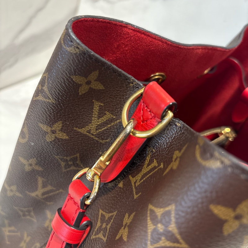 LV紅水桶包-9