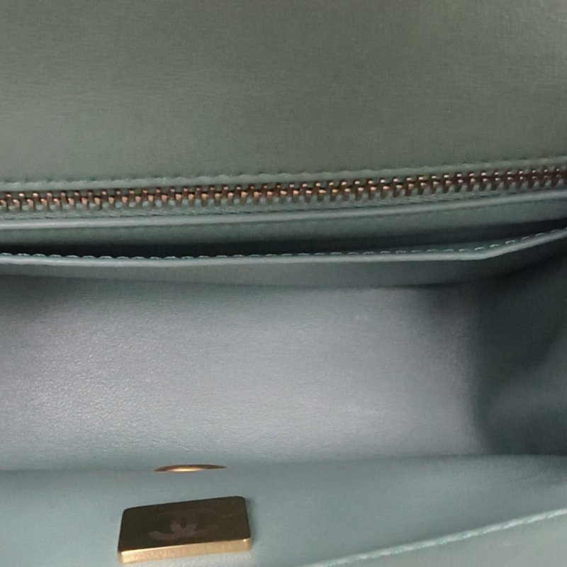 CHANEL CF口蓋包方胖子綠色羊皮晶片開金扣金球調節扣-5