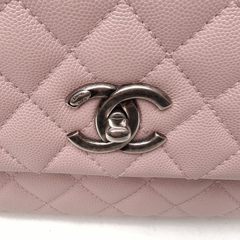 CHANEL CocoHandle中號粉色荔枝牛皮23開銀扣-4