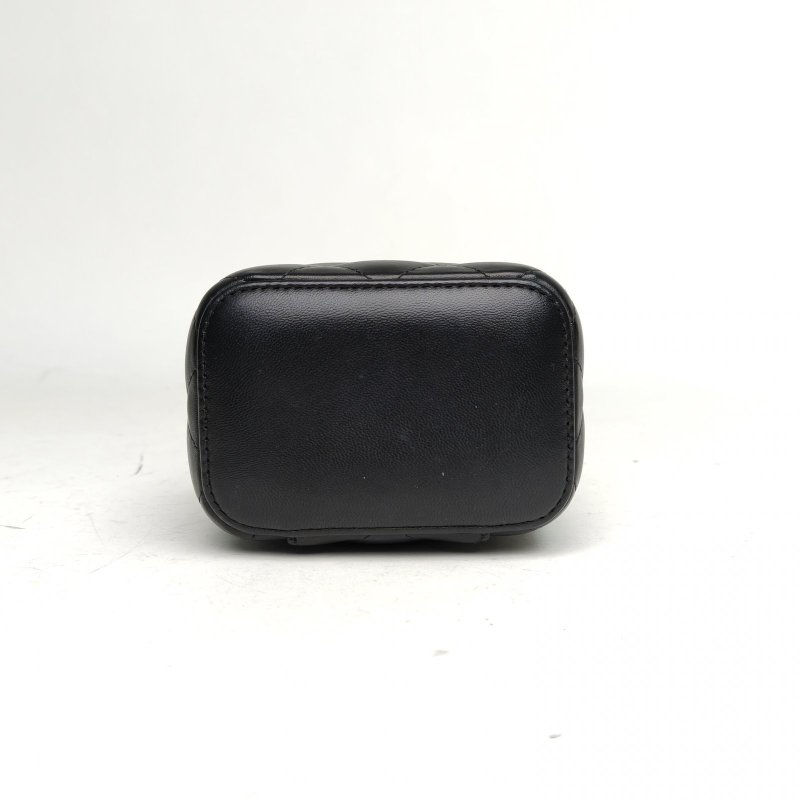 CHANEL 21P方盒子化妝包黑色羊皮金扣山茶花蝴蝶結皮穿鏈肩背包-4